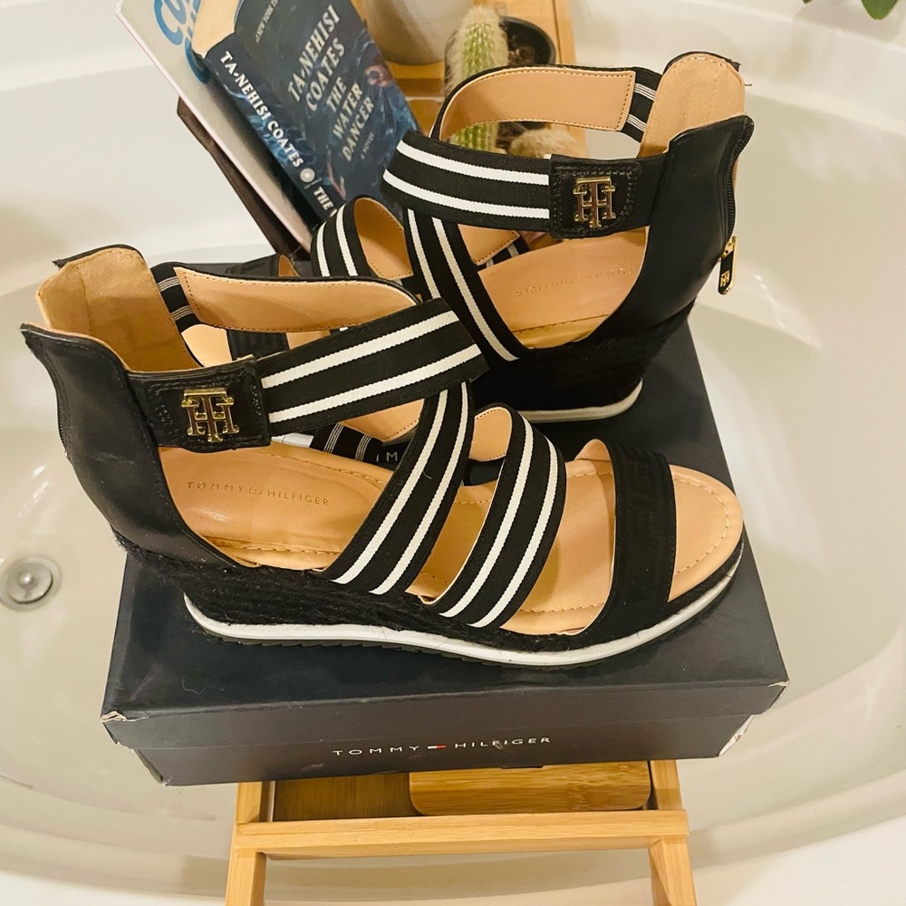 Tommy Hilfiger Black Multi texture sandals. New in box.